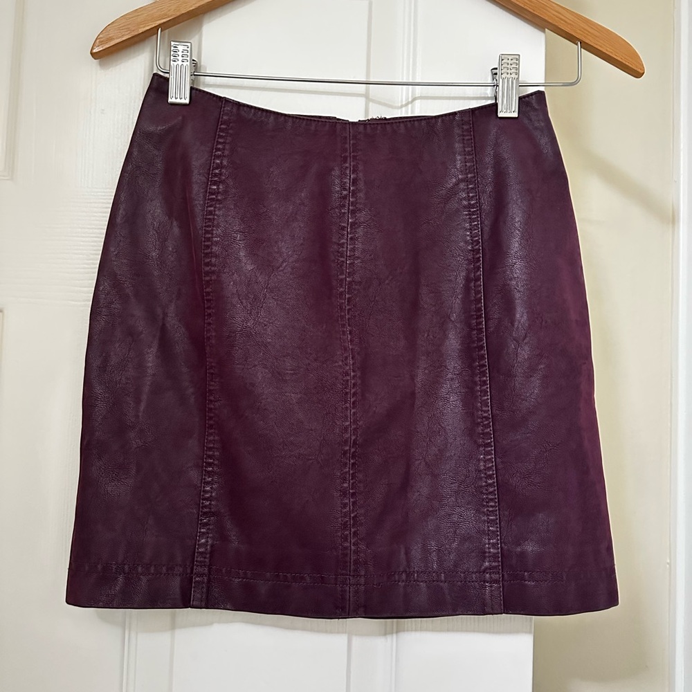 Free People Sz 0 Plum “Modern Femme” High Rise Vegan Leather A-Line Mini Skirt - Picture 3 of 8